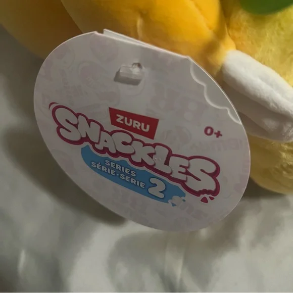 Zuru Snackles Series 2 "Sandy the Sloth" Plush holding a Dole Pineapple - Picture 4 of 4